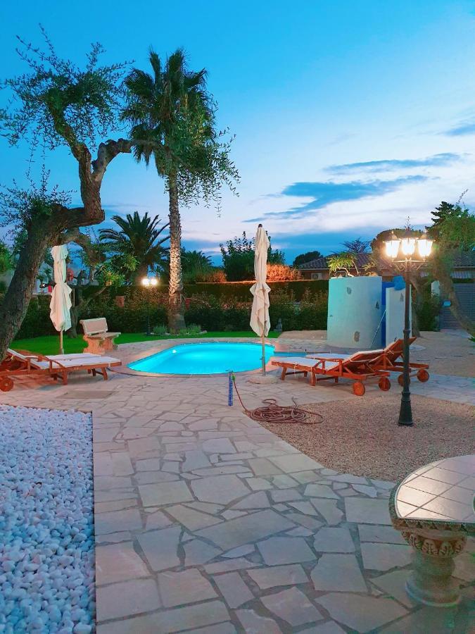 New Holiday House "Casa Mialina" With Private Pool, 300M To Beach Камбрильс Экстерьер фото